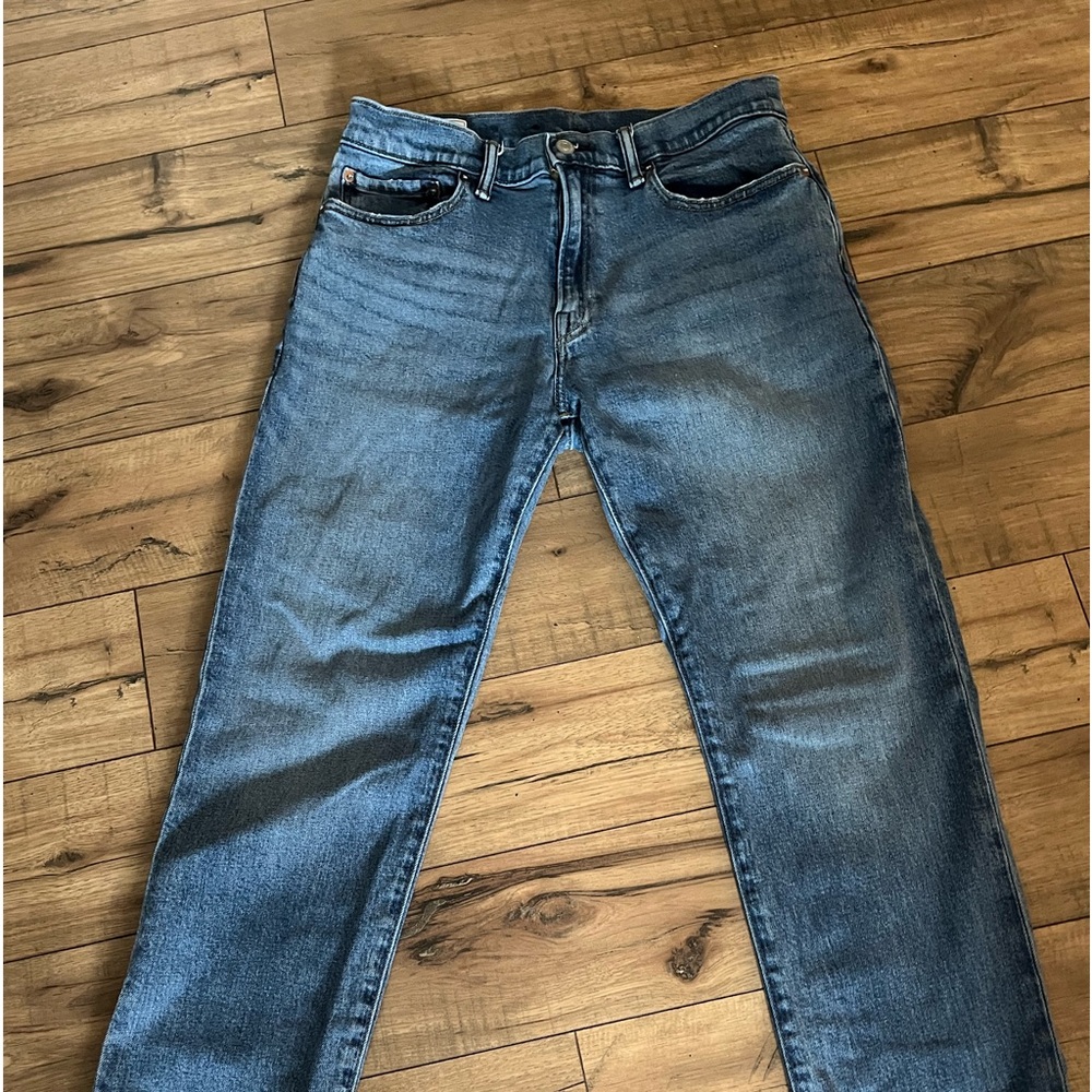 Preowned Gap straight leg blue jeans.  Perfect condition.